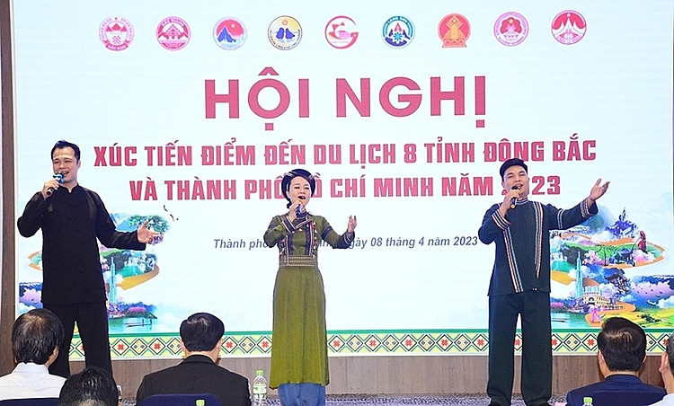 Chương trình văn nghệ đặc sắc thể hiện bản sắc văn hóa của tỉnh Bắc Kạn tại hội nghị