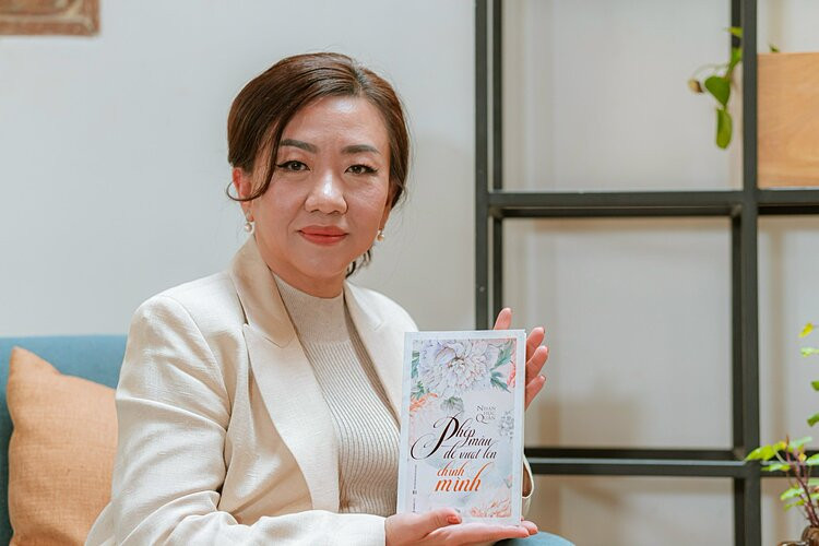 bà Nhan Húc Quân - Tổng giám đốc của Công ty New Toyo Việt Nam, đồng thời cũng là tác giả của cuốn sách Phép màu để vượt lên chính mình