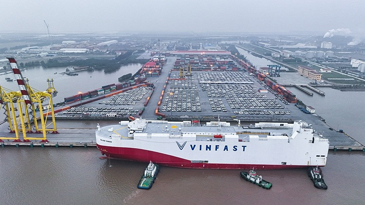 Tàu Silver Queen chở 1.879 xe VinFast VF 8 thứ hai xuất khẩu ra thế giới đã chính thức rời bến cảng MPC Port (Hải Phòng) để tới Bắc Mỹ.