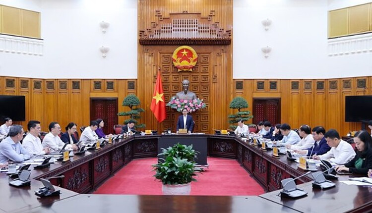 hủ tướng Phạm Minh Chính chủ trì và phát biểu tại phiên họp Thường trực Chính phủ với các bộ, ngành và các ngân hàng thương mại, ngày 25-4