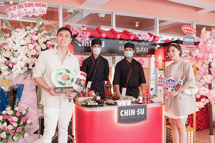 Góc Nhật trưng bày bộ gia vị Chin-su mới được bày trí hút mắt, tha hồ chọn góc check-in