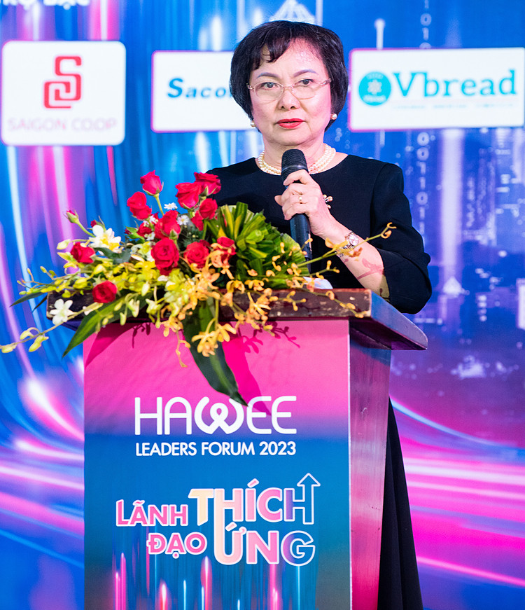Bà Cao Thị Ngọc Dung - Chủ tịch HAWEE phát biểu tại diễn đàn
