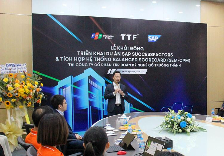 Ông Nguyễn Hồng Việt - Tổng Giám đốc SAP Việt Nam - khẳng định SAP sẽ đồng hành cùng FPT IS và Gỗ Trường Thành đưa sự hợp tác đi tới thành công