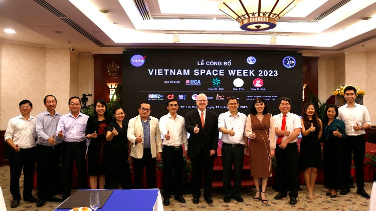 Tuần lễ NASA Việt Nam: Truyền cảm hứng cho thế hệ trẻ bằng các câu chuyện của phi hành gia