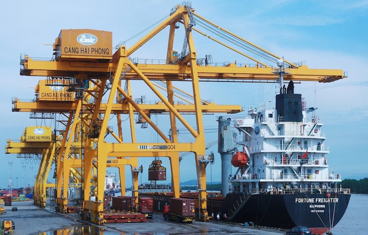 Xuất khẩu hàng hóa của Việt Nam giảm hơn 12%