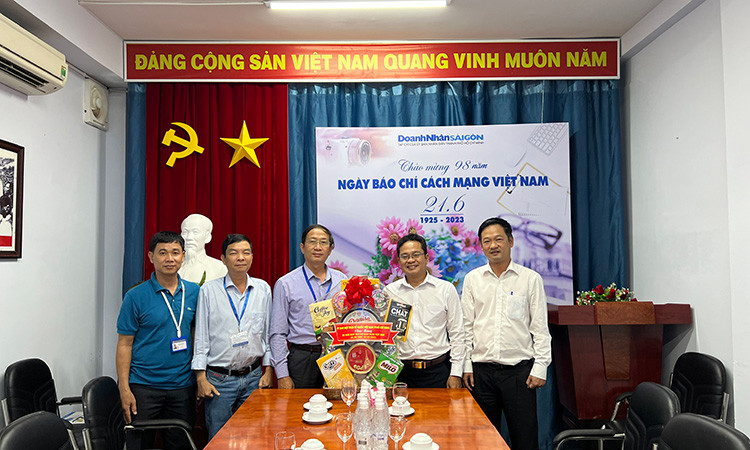 Đoàn Ủy ban Mặt trận tổ quốc Việt Nam TP.HCM đến chúc mừng Tạp chí Doanh Nhân Sài Gòn