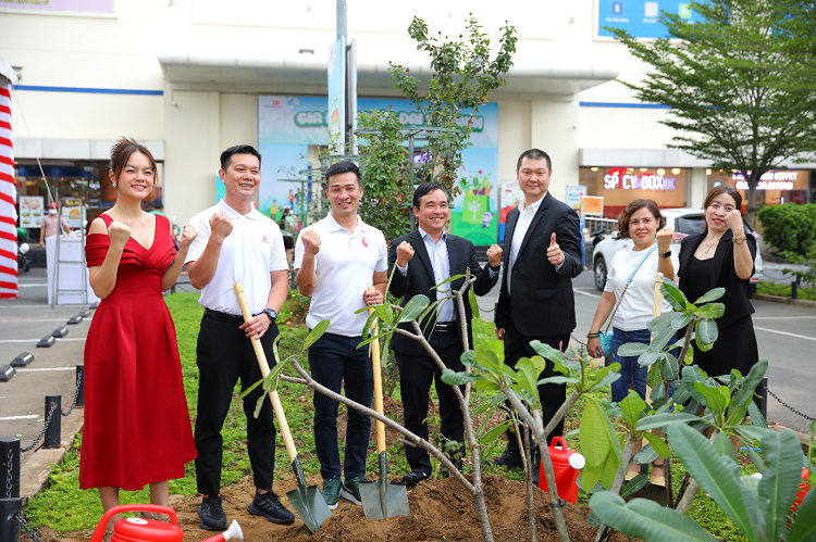 Phát động chương trình “Gia đình Việt đại sứ xanh - Vì triệu cây xanh cho rừng phòng hộ”