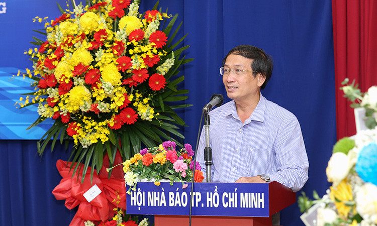 Nhà báo Trần Hoàng - Tổng biên tập Tạp chí Doanh Nhân Sài Gòn là chủ nhiệm CLB
