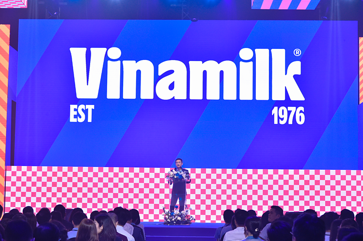 Ông Nguyễn Quang Trí, Giám đốc điều hành Marketing của Vinamilk đại diện chia sẻ về quá trình làm ra bộ nhận diện này, bắt nguồn từ sứ mệnh “chăm sóc” (Care) mà Vinamilk luôn theo đuổi