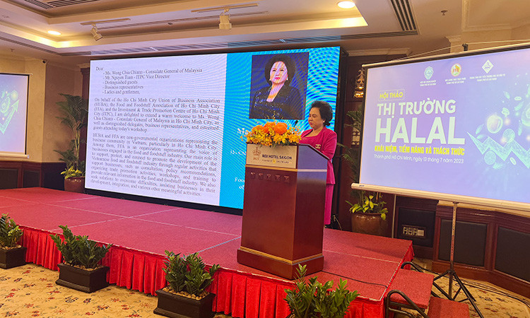 bà Lý Kim Chi - Chủ tịch Hội Lương thực thực phẩm TP.HCM chia sẻ tại Hội nghị