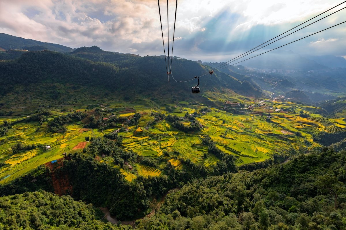 cap-treo-fansipan-bang-qua-thung-lung-muong-hoa-mua-lua-chin.jpg