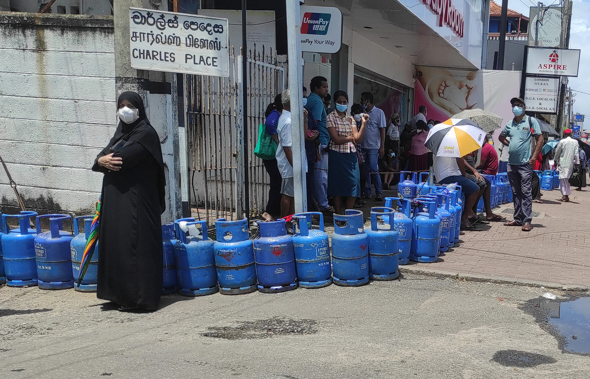 upload.wikimedia.org-wikipedia-commons-7-78-_sri_lankan_economic_crisis_2022.jpg