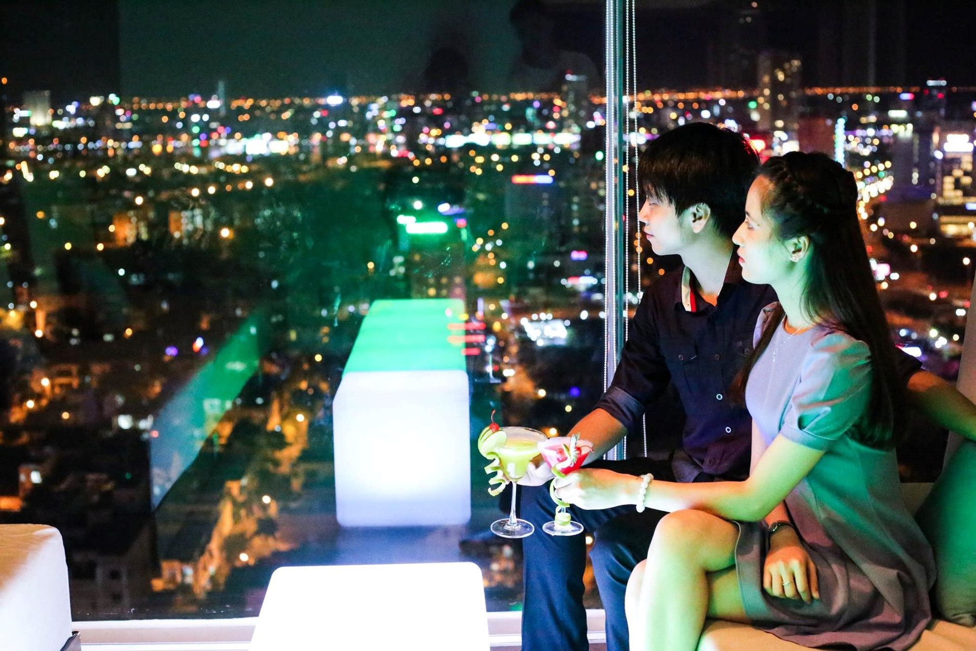 the-top-bar-ngam-view-thanh-pho.jpg