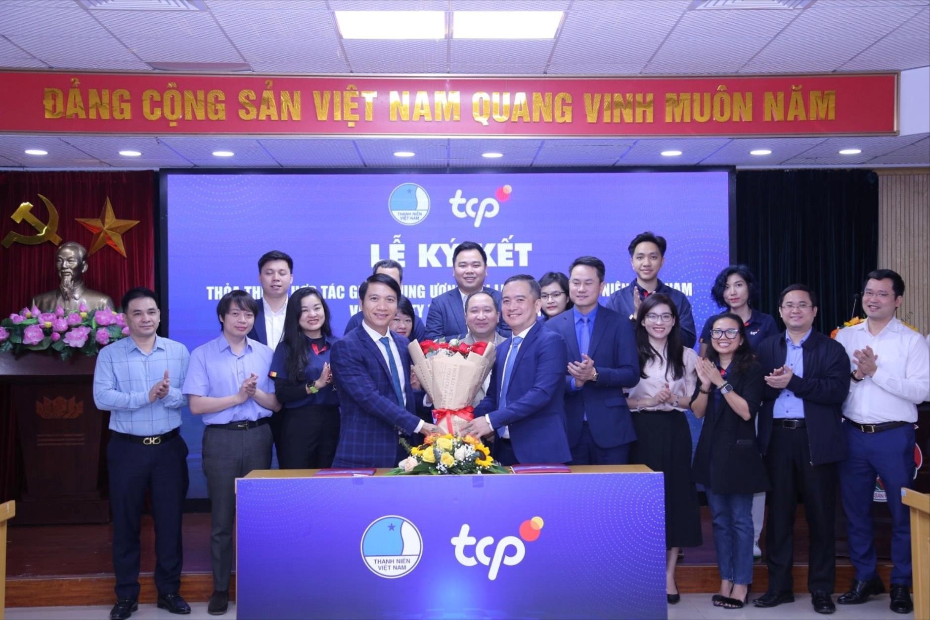 hinh-anh-cong-ty-tnhh-tcp-viet-nam-phoi-hop-voi-trung-uong-hoi-lhtn-viet-nam(1).jpg