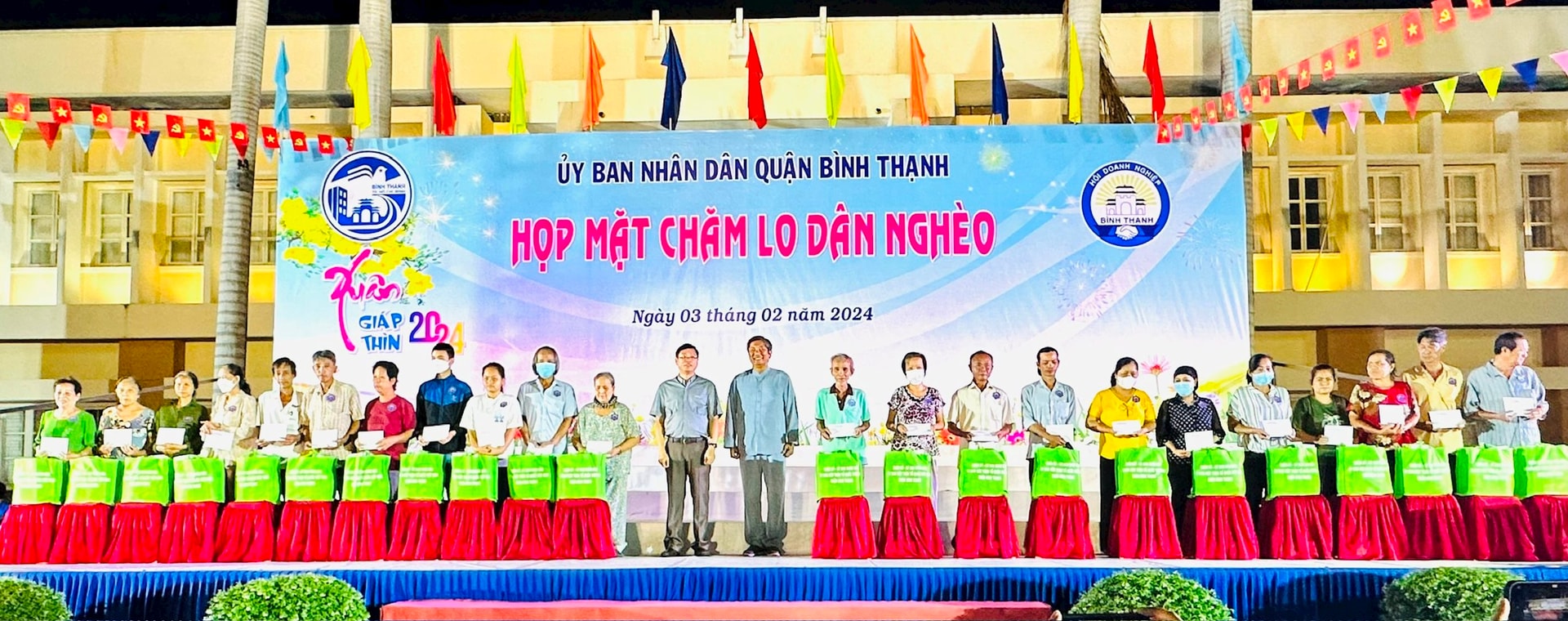 cham-lo-ba-con-ngheo-quan-binh-thanh-moi-dip-xuan-ve.jpg