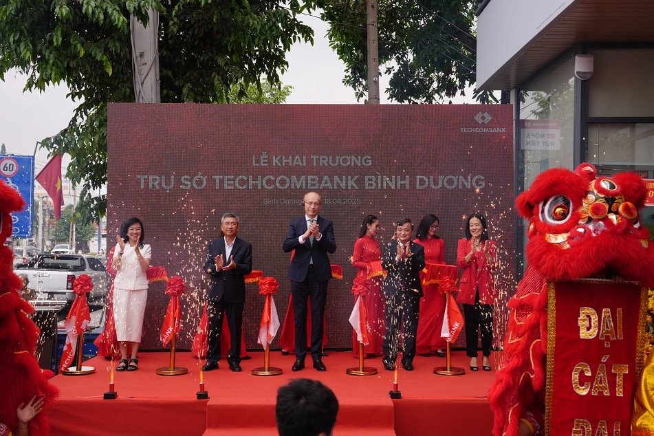 ban-lanh-dao-cat-bang-khanh-thanh-khai-truong-cn.jpg
