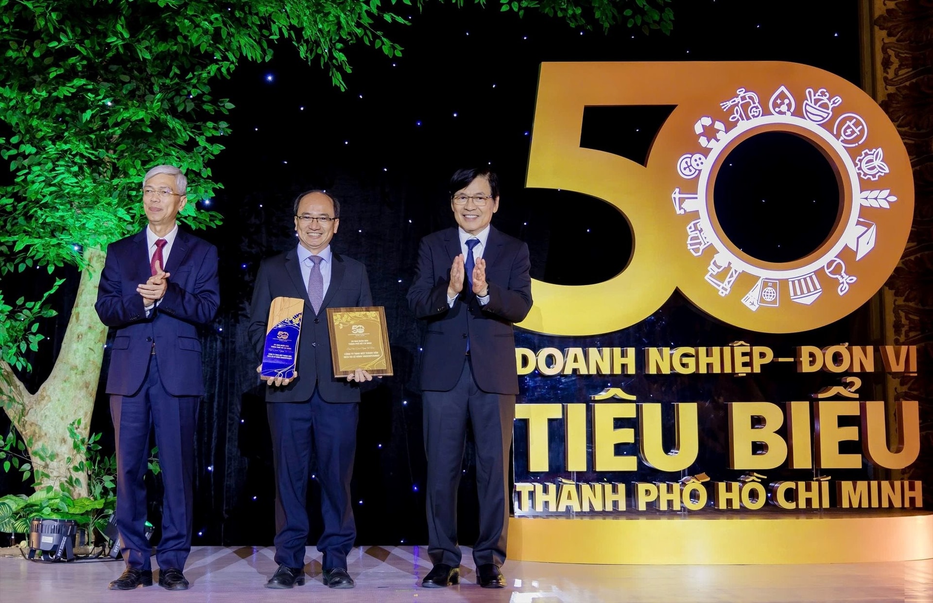ong-nguyen-huu-y-yen-chu-tich-hoi-dong-thanh-vien-cong-ty-dich-vu-lu-hanh-saigontourist-vinh-du-nhan-danh-hieu-doanh-nghiep-tieu-bieu-thanh-pho-ho-chi-minh-.jpg