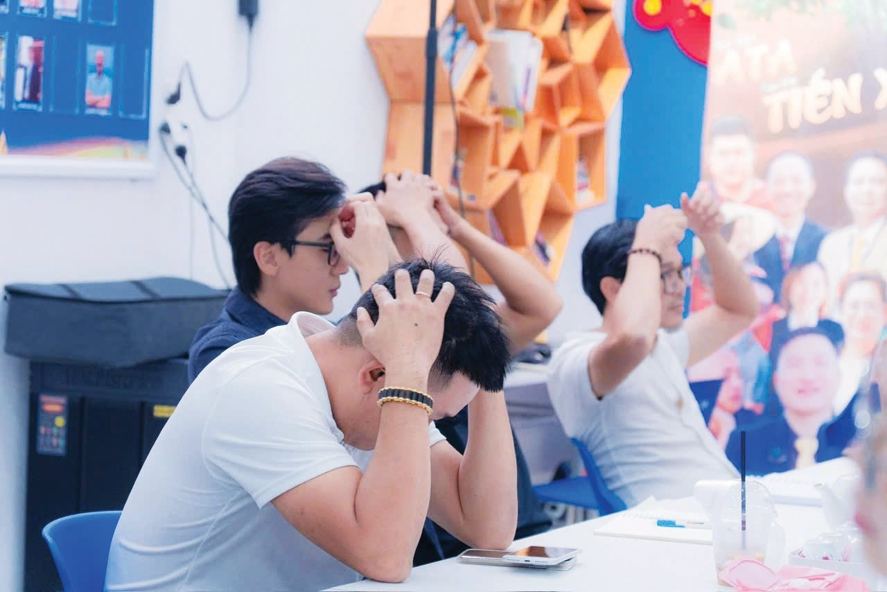 hoat-dong-_la_-dau-gio-de-dinh-tam.jpg