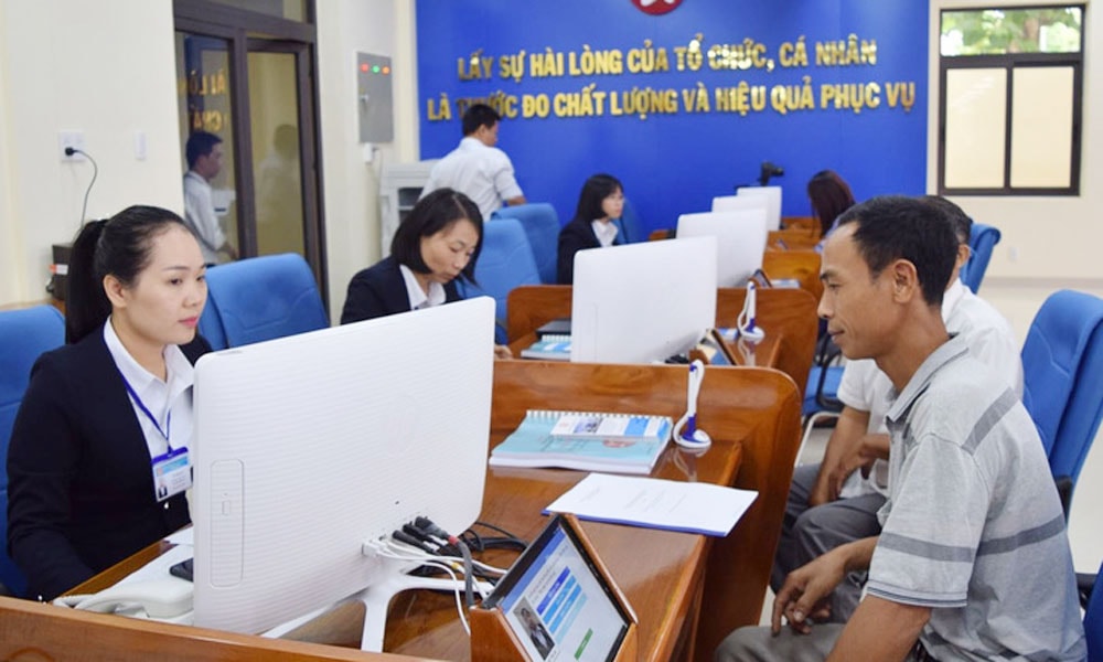 Chuyển 100% biên chế cấp huyện và tăng cường cán bộ tỉnh về xã - Xuất bản thông tin