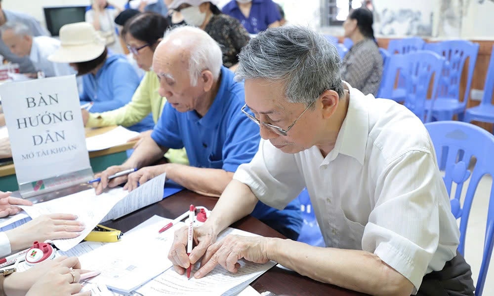 Từ 1/7/2025, người trên 60 tuổi không có lương hưu sẽ hưởng thêm 1 chính sách từ Nhà nước - Chi tiết bài viết | Vietcap AI News