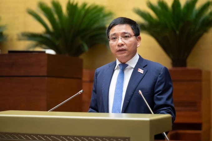 Ông Nguyễn Văn Thắng, Bộ trưởng Tài chính trình bày tờ trình dự thảo Luật Doanh nghiệp (sửa đổi), ngày 9/5. Ảnh: Trung tâm báo chí Quốc hội