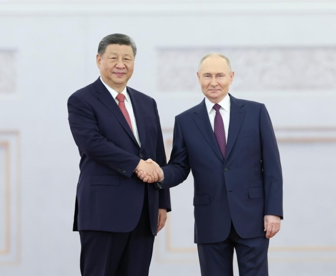 Chủ tịch Trung Quốc Tập Cận Bình (trái) và Tổng thống Nga Vladimir Putin ngày 8/5 tại Điện Kremlin. Ảnh: Xinhua