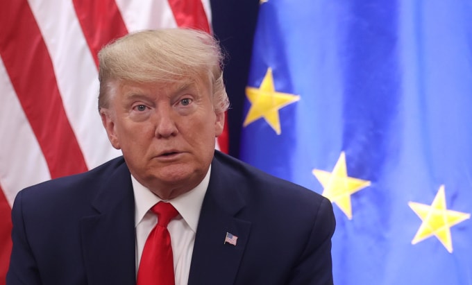 Ông Donald Trump tại cuộc họp song phương với Chủ tịch Ủy ban Châu Âu Ursula von der Leyen trong Diễn đàn Kinh tế Thế giới (WEF) tại Davos, Thụy Sĩ, ngày 21/1/2020. Ảnh: Reuters