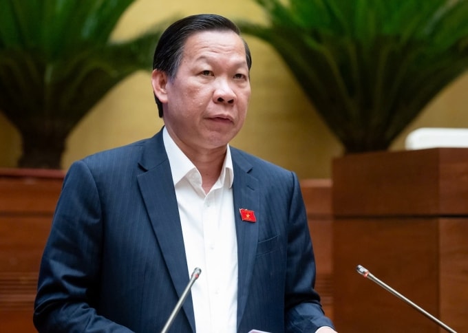 Ông Phan Văn Mãi - Chủ nhiệm Ủy ban Kinh tế và Tài chính trìng bày báo cáo thẩm tra dự Luật Ngân sách Nhà nước (sửa đổi), chiều 14/5. Ảnh: Trung tâm báo chí Quốc hội