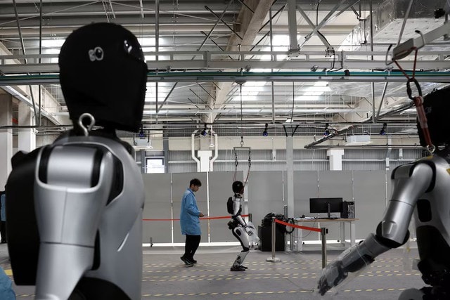 Trung Quốc đẩy mạnh robot tích hợp AI cho hoạt động sản xuất - Ảnh 1.