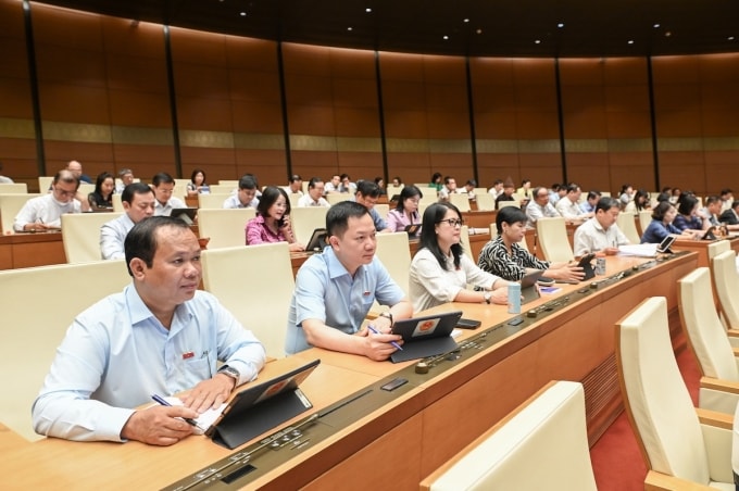 Các đại biểu Quốc hội nghe trình dự luật sửa đổi, bổ sung một số điều Luật Tổ chức tín dụng, sáng 20/5. Ảnh: Trung tâm báo chí Quốc hội