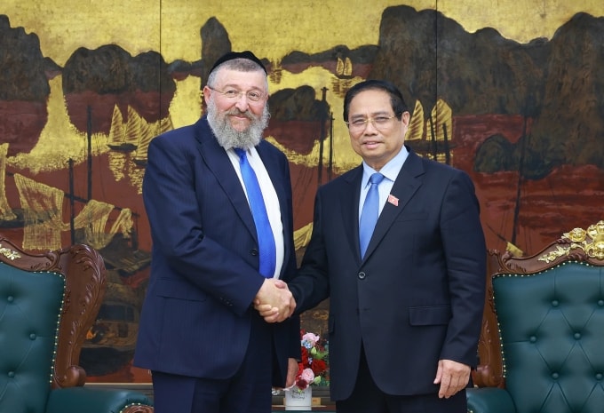 Thủ tướng Phạm Minh Chính tiếp ông Rabbi Yoav Ben Tzur, Bộ trưởng Lao động Israel. Ảnh: Nhật Bắc