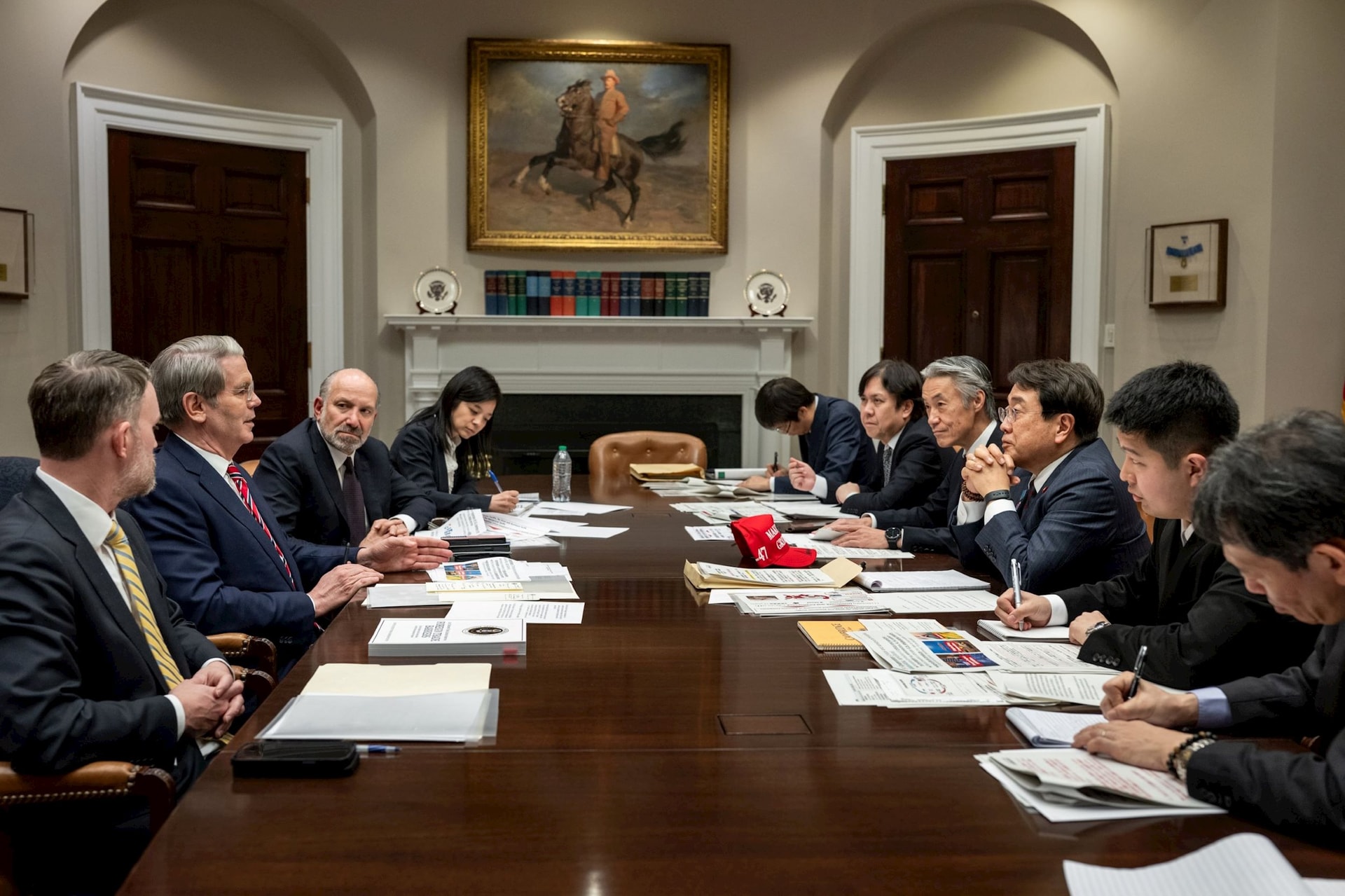 ryosei_akazawa-2c_scott_bessent-2c_howard_lutnick_and_jamieson_greer_20250416.jpeg