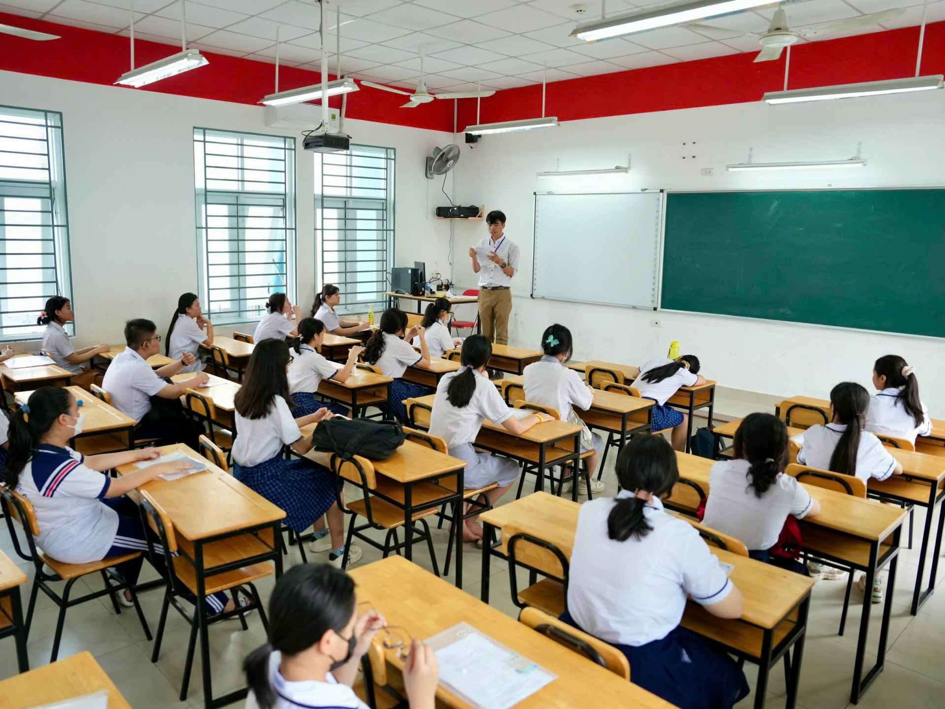 Bộ GD-ĐT: Cần thêm 8.200 tỉ để miễn học phí cho học sinh cả nước