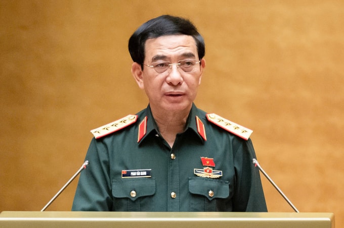 Bộ trưởng Quốc phòng Phan Văn Giang trình Quốc hội dự án Luật chiều 27/5. Ảnh: Phạm Thắng