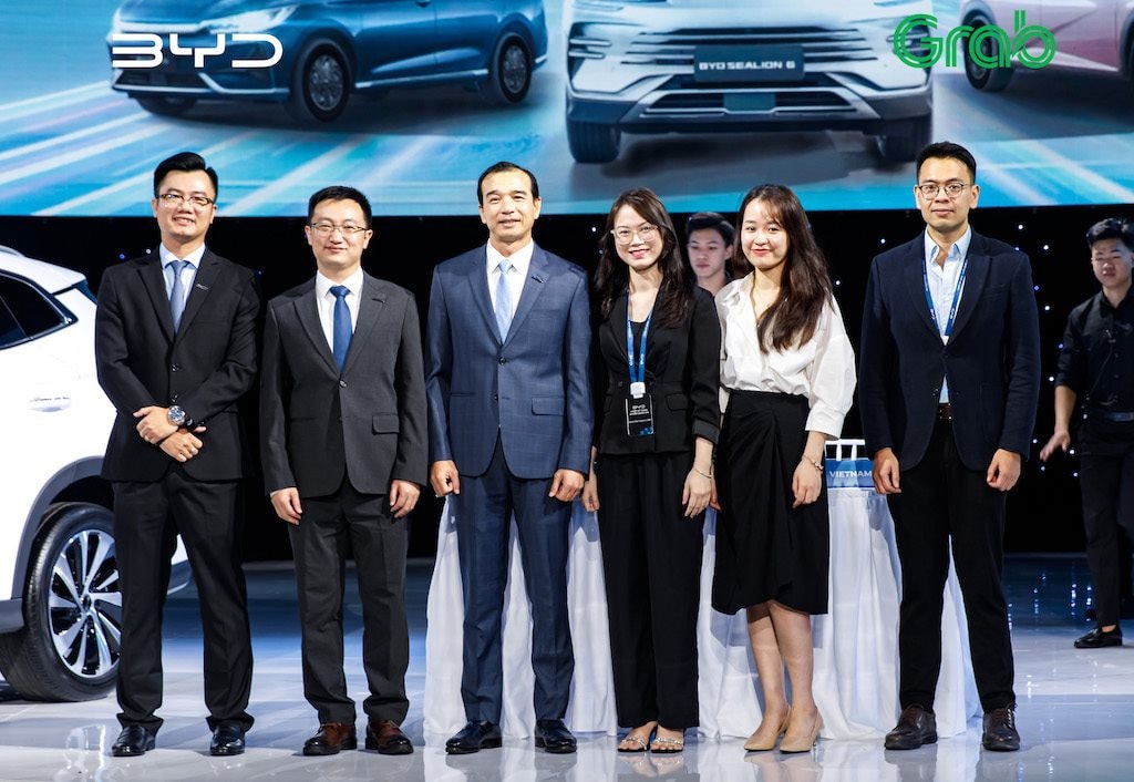 nghenhin_xedoisong_byd-x-grab_3.jpg