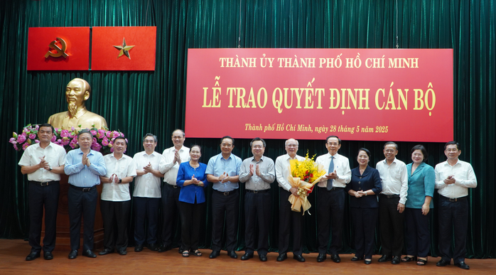 Ông Phan Nguyễn Như Khuê nhận quyết định nghỉ hưu- Ảnh 2.