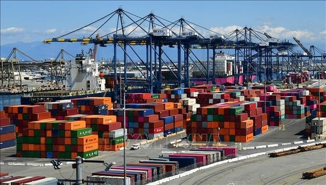 Thâm hụt thương mại của Mỹ cao kỷ lục | Tin nhanh chứng khoán