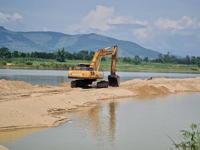 khai-thac-cat-quang-ngai.jpg