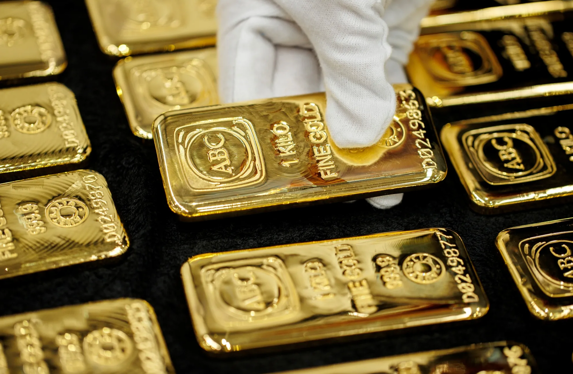 Giá vàng đuối sức vì USD phục hồi, SPDR Gold Trust gom 4 tấn - Nhịp sống kinh tế Việt Nam & Thế giới