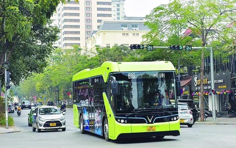 Hà Nội quyết tâm hoàn thành chuyển toàn bộ xe buýt sang năng lượng xanh trước năm 2030