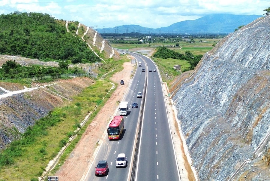 dautu.kinhtechungkhoan.vn-stores-news_dataimages-2025-052025-21-10-_cao-toc-120250521100440.jpg