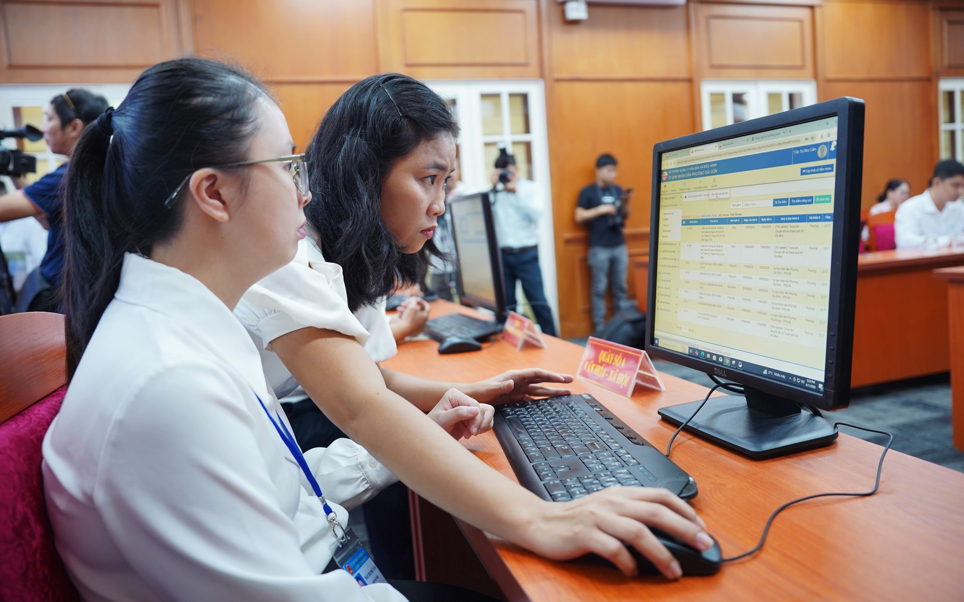TP.HCM chọn nhân sự làm lãnh đạo phường, xã mới 'đảm bảo tính kế thừa'- Ảnh 2.