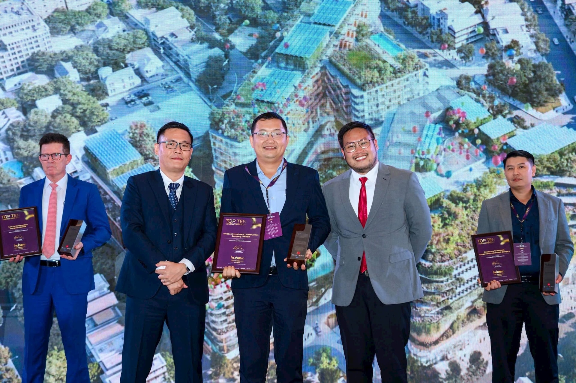 3. Đại diện Unicons nhận giải