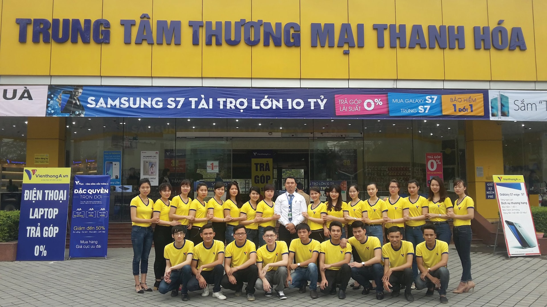 Hình 1 - Ông Võ Tiến Đạt trong một chương trình huấn luyện đào tạo đội ngũ bán hàng thuộc hệ thống Trung tâm viễn thông của công ty Viễn Thông A