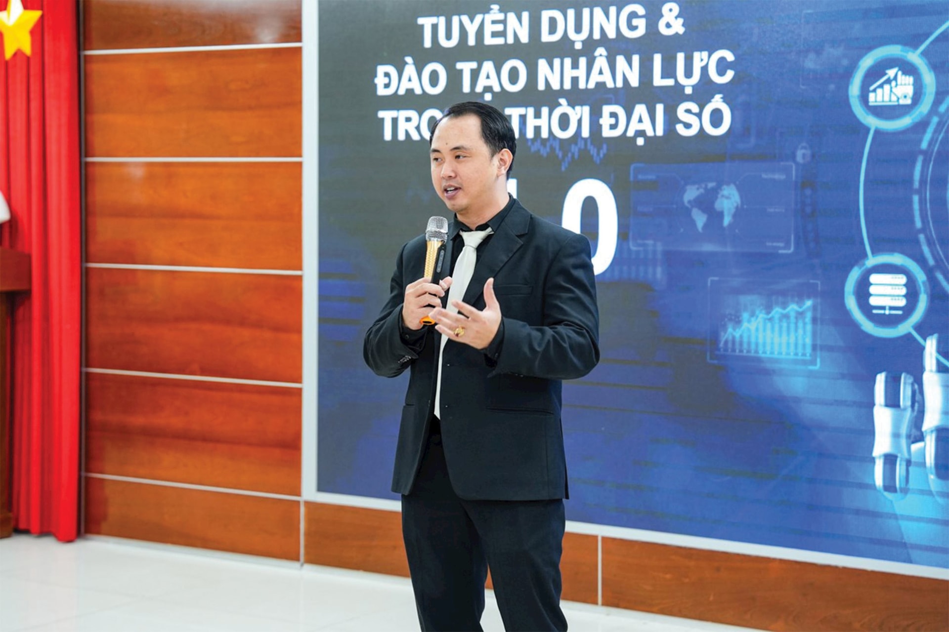 Hình profile ông Võ Tiến Đạt