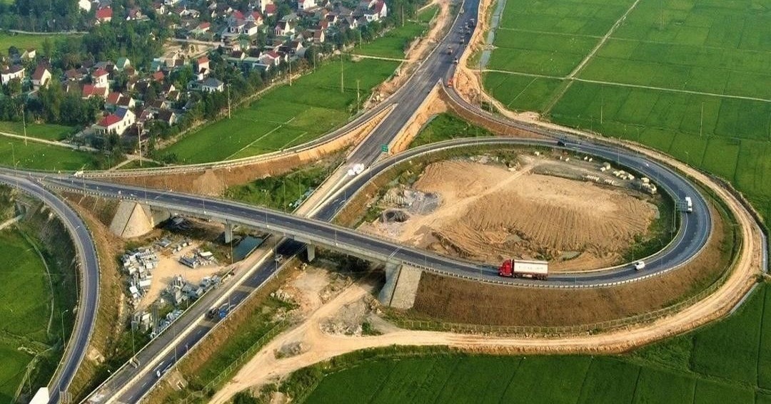 Thi công cao tốc Bắc - Nam: Tăng ca, tăng kíp suốt ngày, đêm... | Báo Pháp luật Việt Nam điện tử