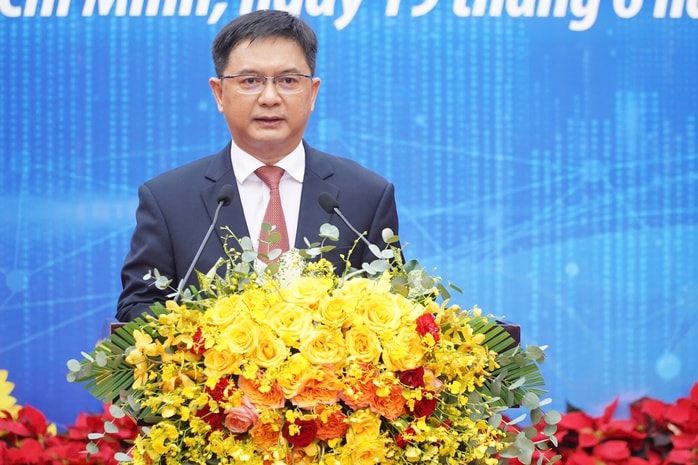 Đoàn lãnh đạo, đại biểu, báo chí TP HCM dâng hoa tưởng niệm Chủ tịch Hồ Chí Minh- Ảnh 4.