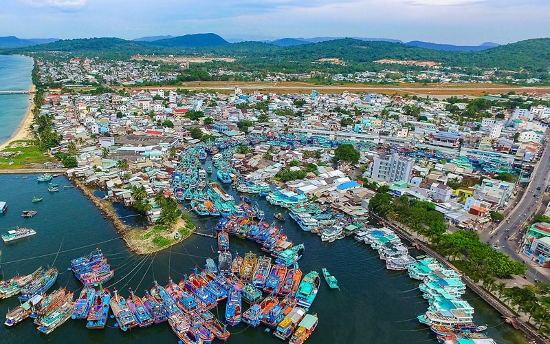phu-quoc-thay-doi-ra-sao-sau-mot-nam-len-thanh-pho-1640158783.jpeg