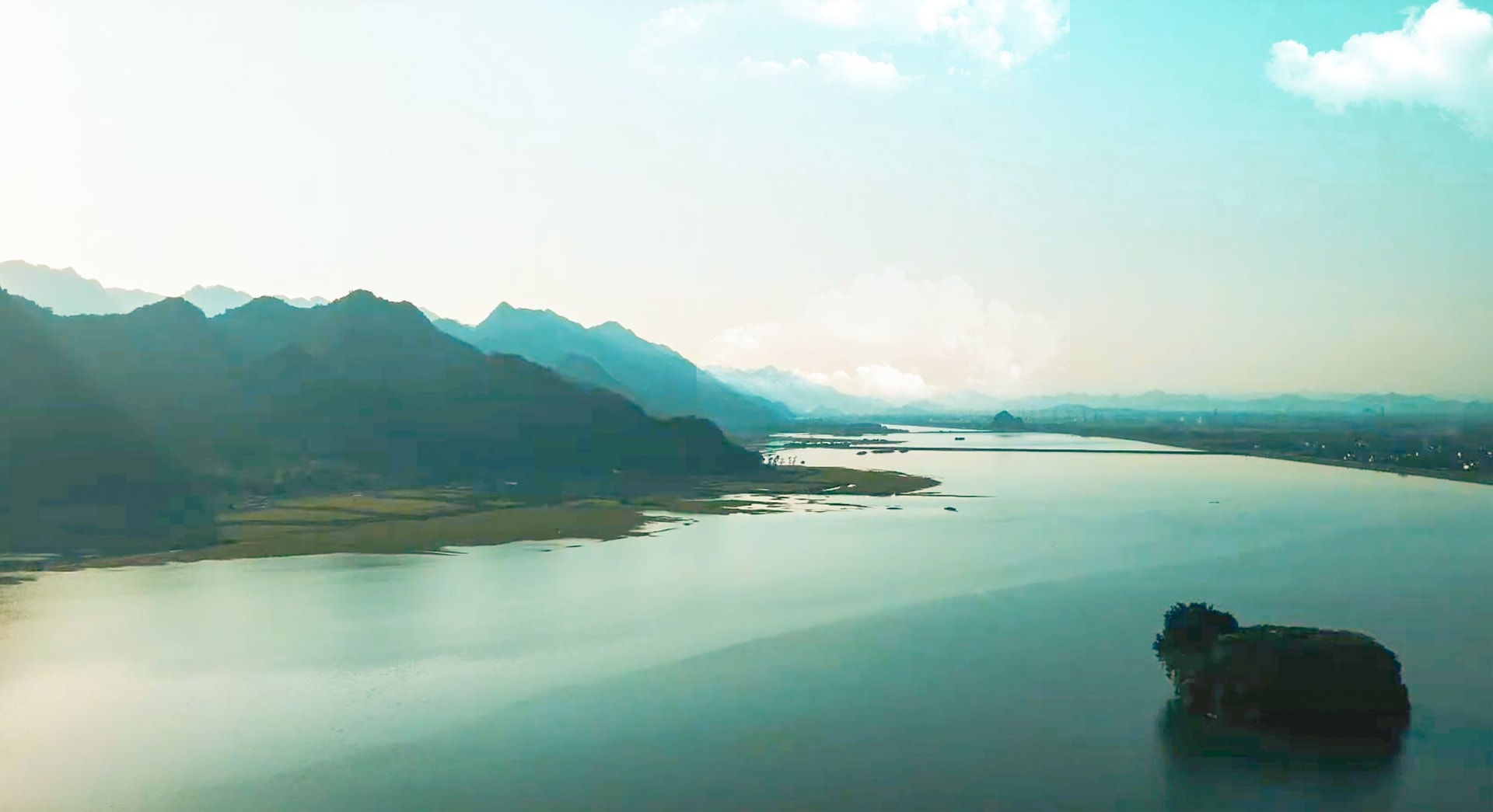 hinh ho yen quang