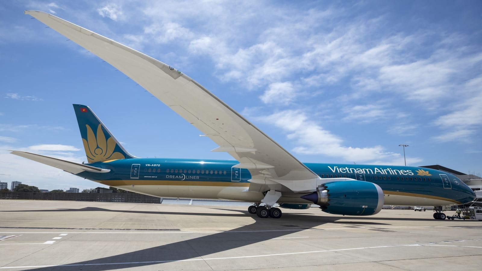 anh-2-boeing-787-1556880667-width3500height1969.jpg
